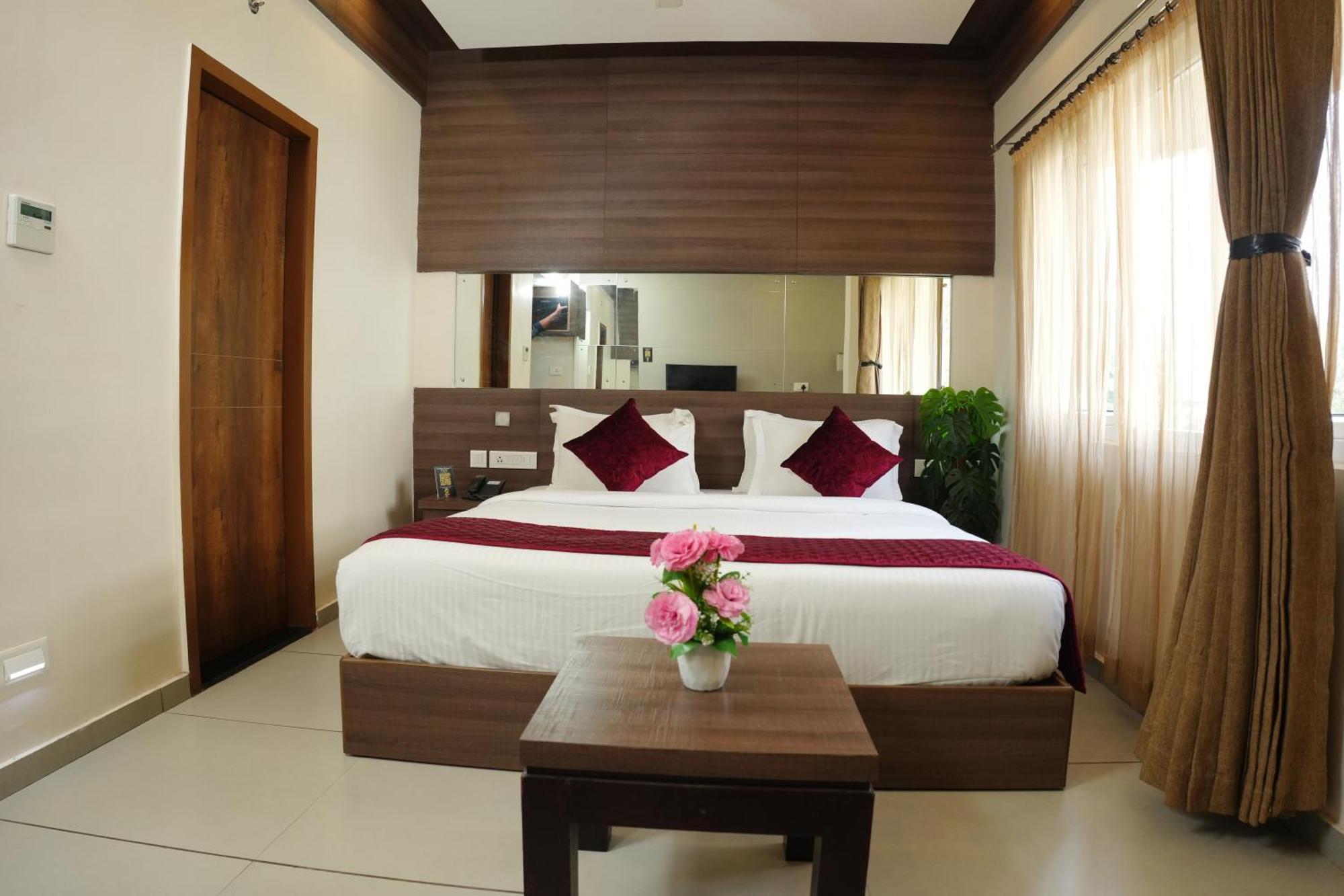 Hotel Palmyra Grand Inn - Kochi Exterior foto